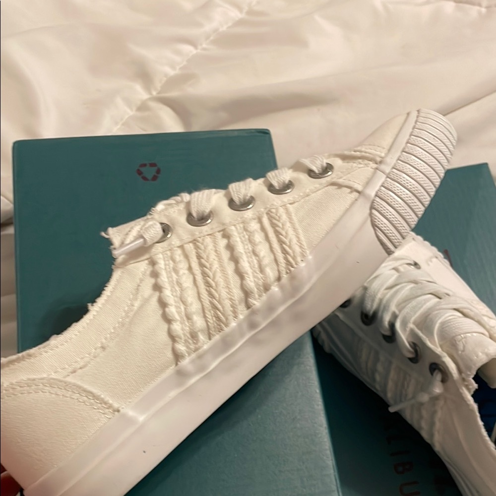 Blowfish White Canvas Sneakers Classic Design - Picture 3 of 6